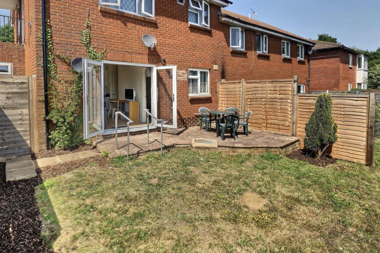 Home-From-Home - Self Catering Garden Apartment, Waterlooville Zewnętrze zdjęcie