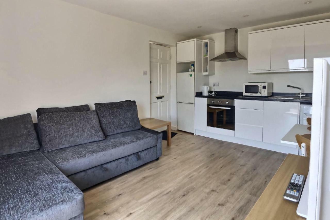 Home-From-Home - Self Catering Garden Apartment, Waterlooville Zewnętrze zdjęcie