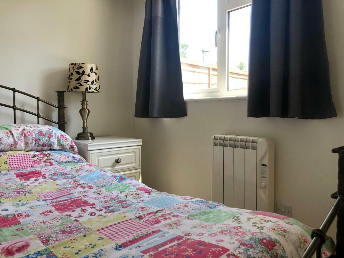 Home-From-Home - Self Catering Garden Apartment, Waterlooville Zewnętrze zdjęcie