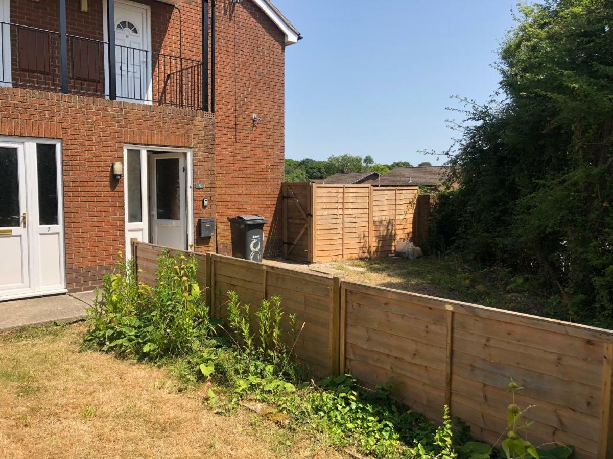 Home-From-Home - Self Catering Garden Apartment, Waterlooville Zewnętrze zdjęcie