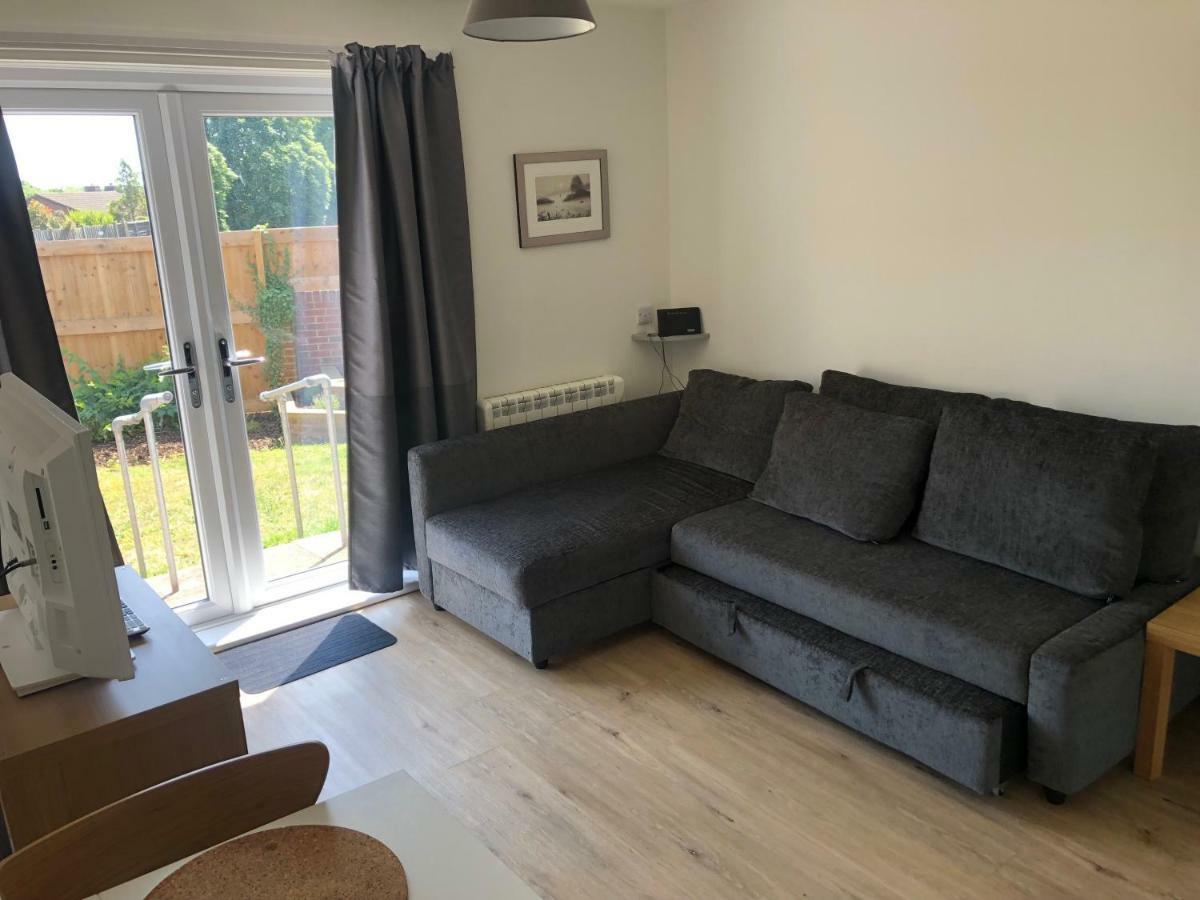 Home-From-Home - Self Catering Garden Apartment, Waterlooville Zewnętrze zdjęcie