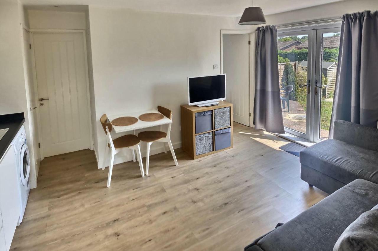 Home-From-Home - Self Catering Garden Apartment, Waterlooville Zewnętrze zdjęcie