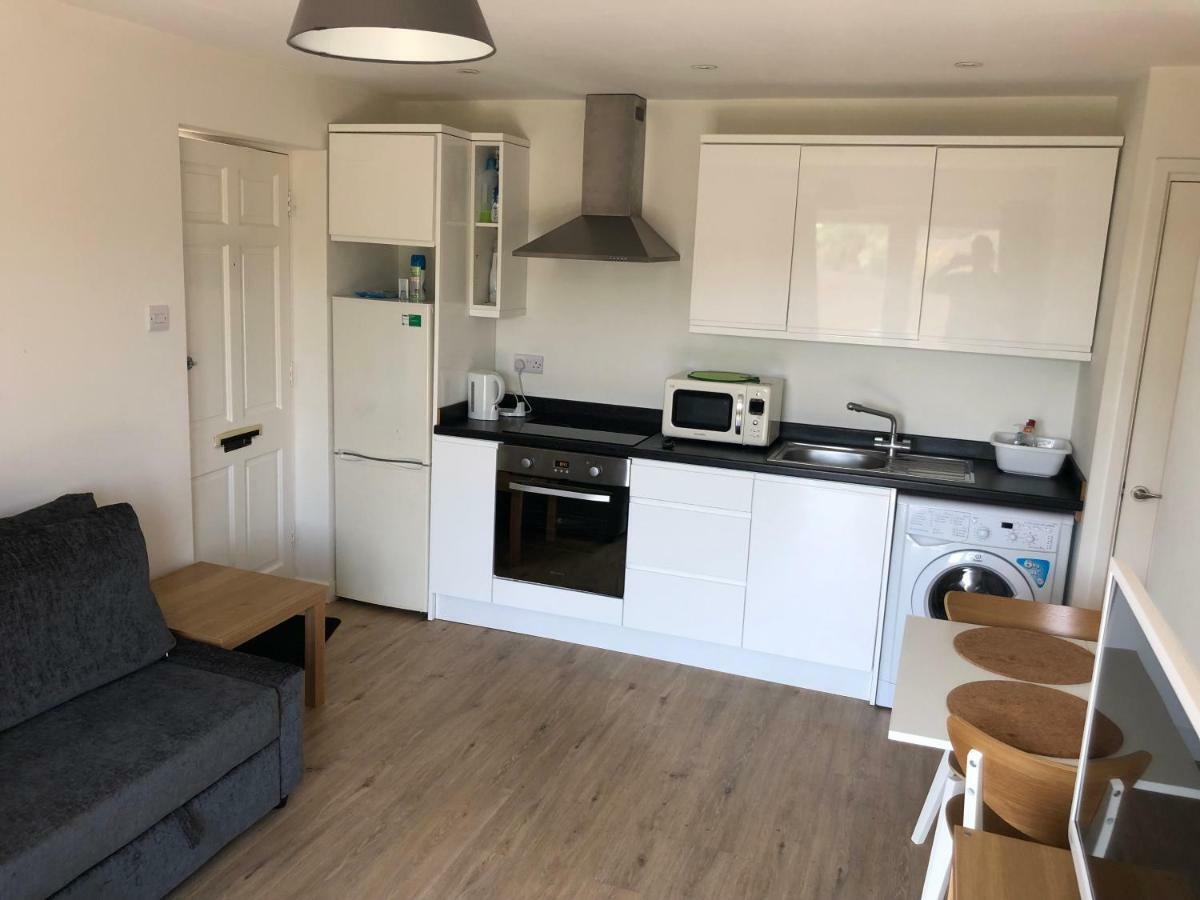 Home-From-Home - Self Catering Garden Apartment, Waterlooville Zewnętrze zdjęcie