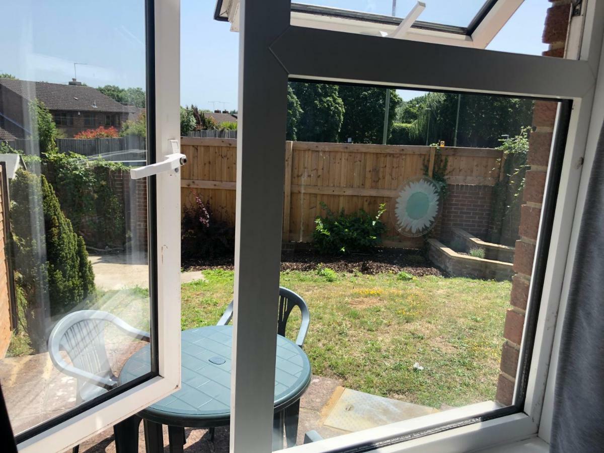 Home-From-Home - Self Catering Garden Apartment, Waterlooville Zewnętrze zdjęcie