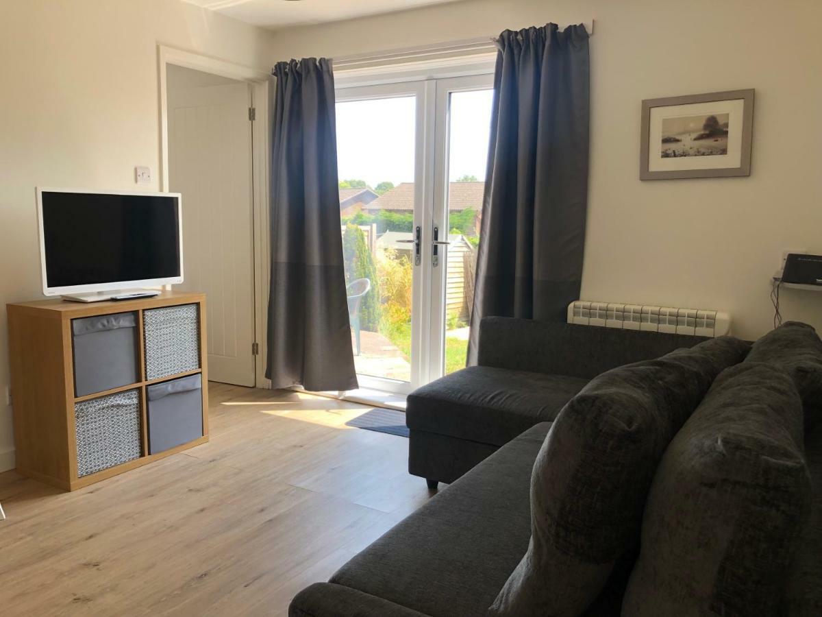 Home-From-Home - Self Catering Garden Apartment, Waterlooville Zewnętrze zdjęcie
