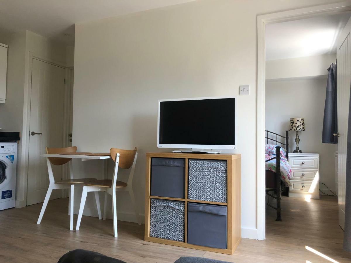 Home-From-Home - Self Catering Garden Apartment, Waterlooville Zewnętrze zdjęcie